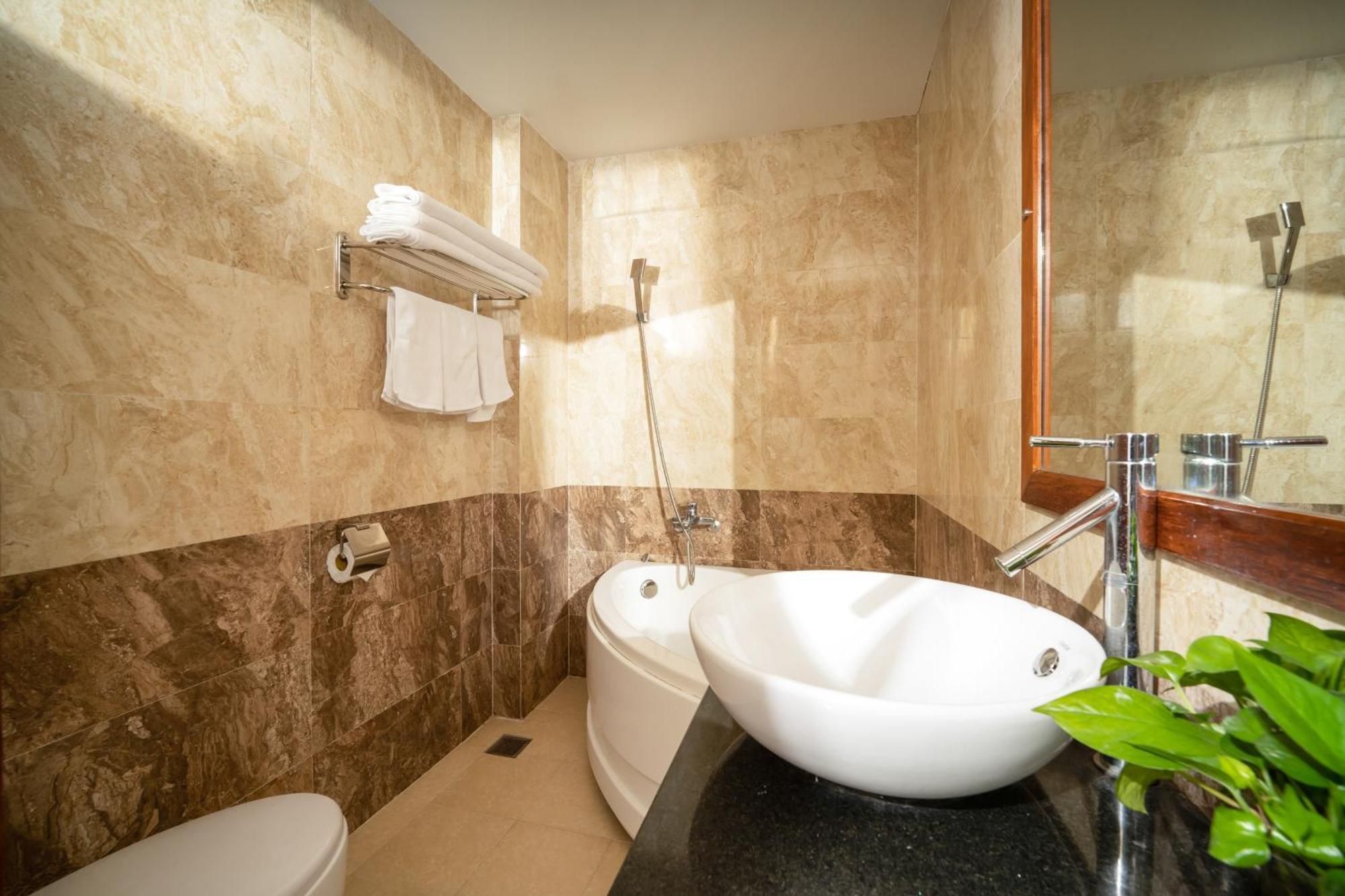 Titan Hotel Da Nang Zewnętrze zdjęcie