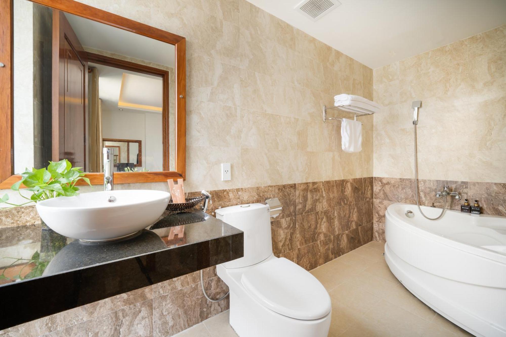 Titan Hotel Da Nang Zewnętrze zdjęcie